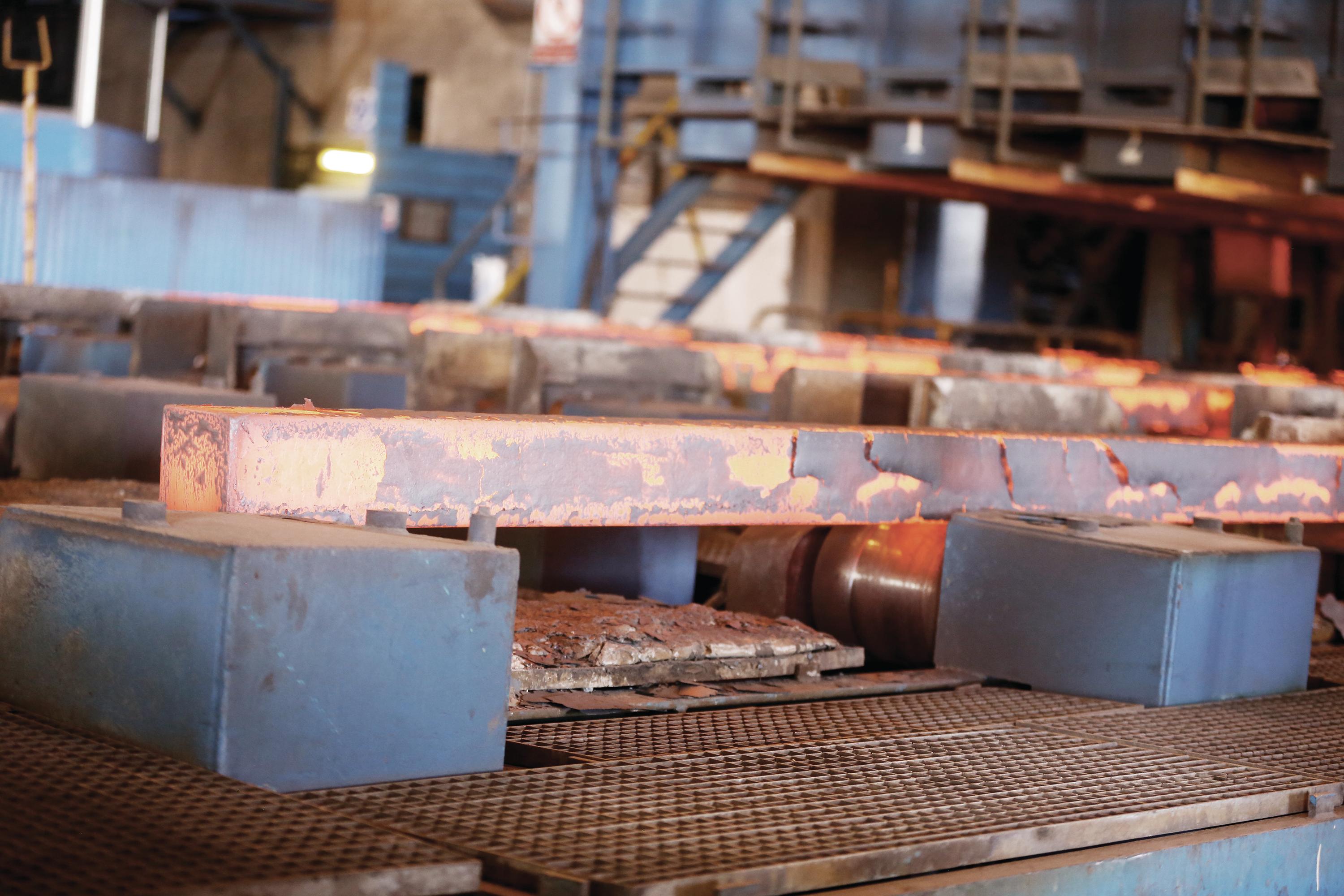 پیگیری پنج اقدام شاخص در کارخانه فولاد قاینات
